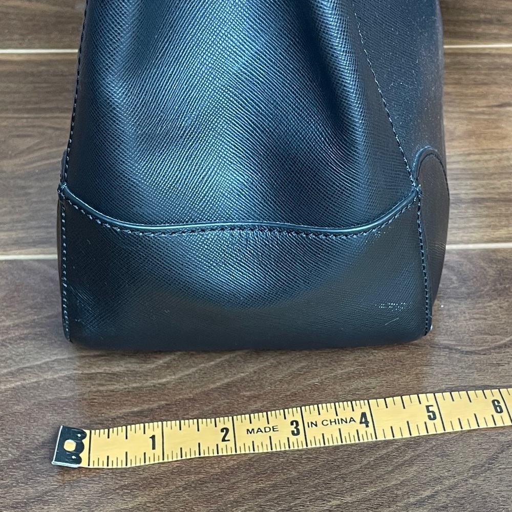 Large Tory Burch Robinson Tote Bag - Picture 5 of 16
